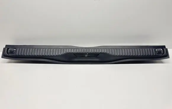 Trunk/boot sill cover protection
