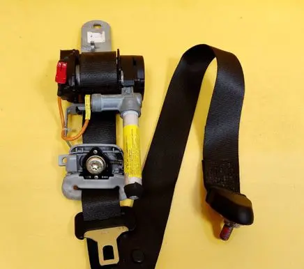 Mitsubishi Carisma Front seatbelt 570871000
