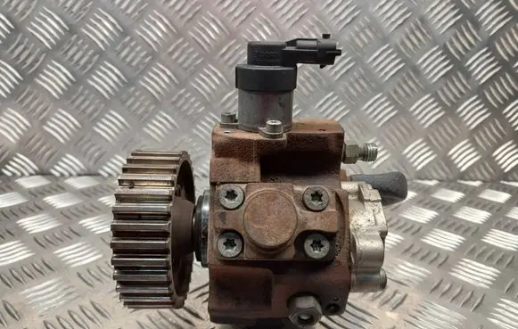 Peugeot 3008 I Fuel injection high pressure pump 0445010102 9683703780 0928400607