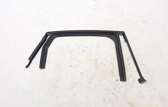 Renault Arkana Rubber seal rear door 823305376R