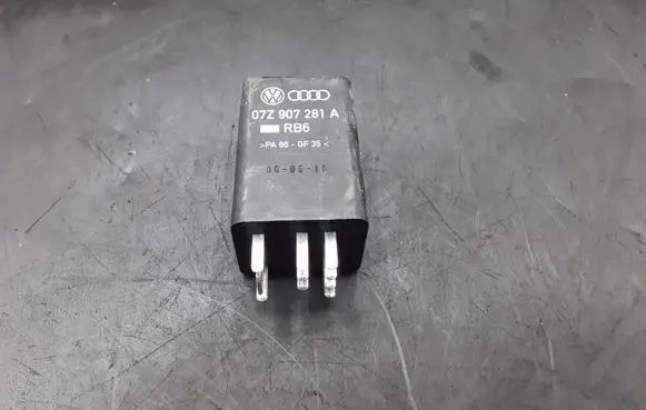 Volkswagen Transporter - Caravelle T5 Glow plug pre-heat relay 07Z907281A 0281003031