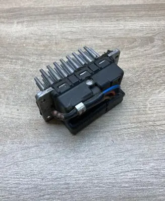 Audi A6 S6 C4 4A Heater blower fan relay 4A0820521A 5DS006455