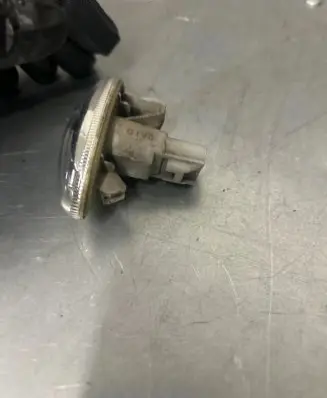 Front fender indicator light