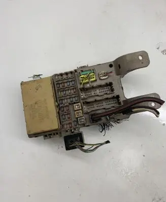 Toyota Corolla Verso E121 Fuse module 8264113040 2323000231