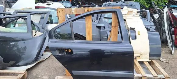 Volvo S60 Rear door