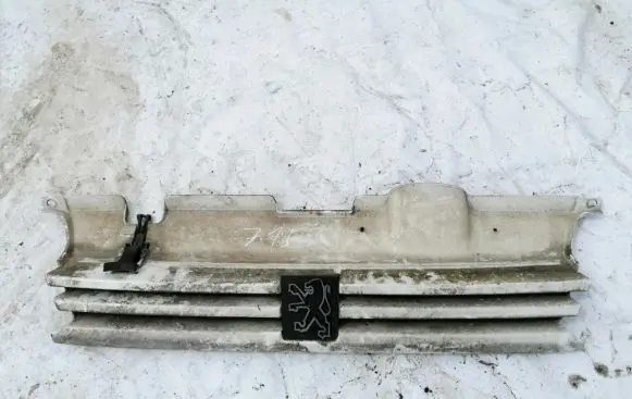 Peugeot 405 Front grill 9255588877