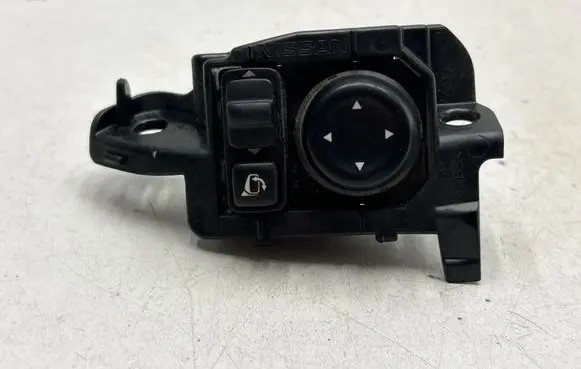 Nissan Qashqai Wing mirror switch 255704EA1B 1176