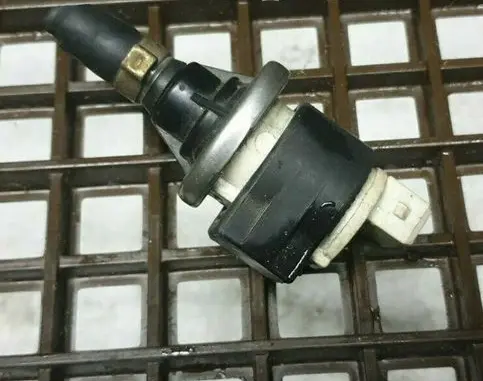 Audi 80 90 S2 B4 Valve vacuum 048133459A