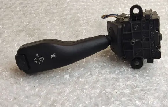 BMW 5 E39 Indicator stalk 8363668 01104010