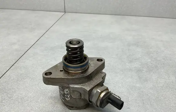 Skoda Fabia Mk3 (NJ) Fuel injection high pressure pump 04E127026AG