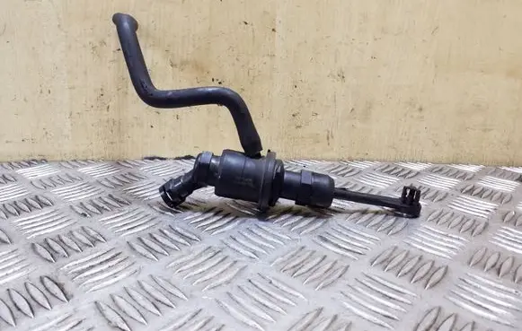Nissan Qashqai Clutch master cylinder 804809VS