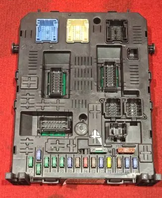 Citroen C5 Fuse module 966405908001 0300608 K04