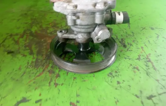 Mitsubishi Colt Power steering pump
