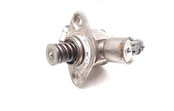 Ford Focus Fuel injection high pressure pump AG9E-9D376-AB
