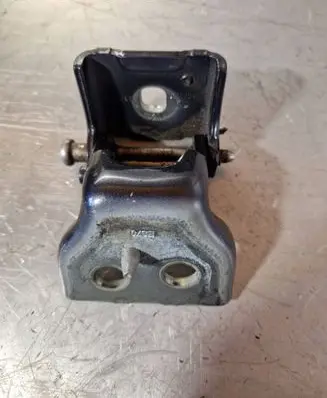 Citroen DS3 Front door upper hinge A075091