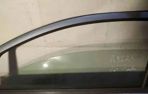 Fiat Punto (188) Front door window glass four-door as2