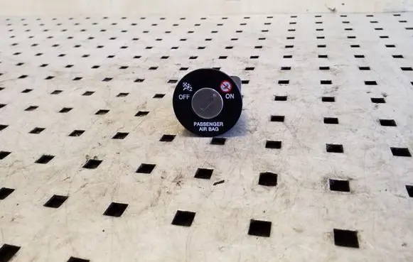 Passenger airbag on/off switch