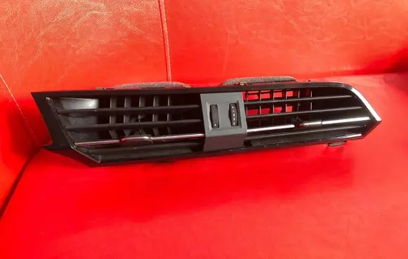 Audi Q3 F3 Dash center air vent grill 83b820903