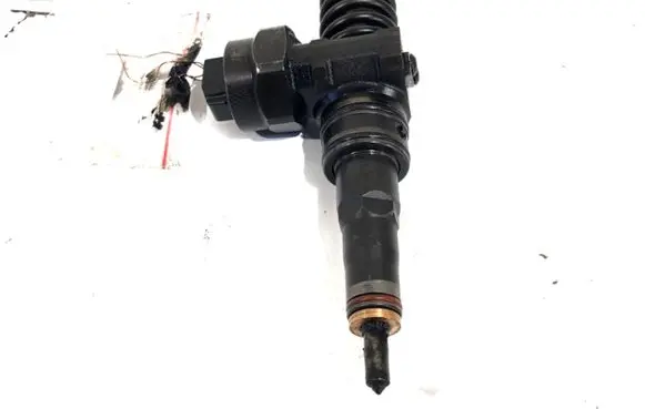 Audi A4 S4 B5 8D Fuel injector 038130073F