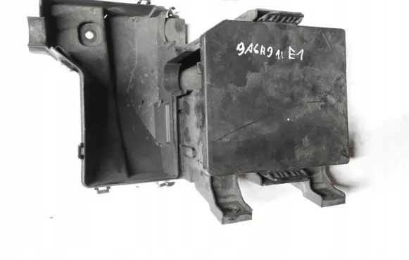 Nissan Qashqai Relay mounting block 5r76fgtuf57i68o