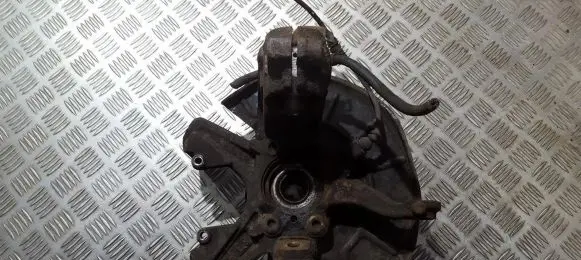 Volkswagen Golf V Front wheel hub