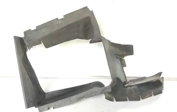 Audi Q7 4L Intercooler air channel guide 4L0117335B