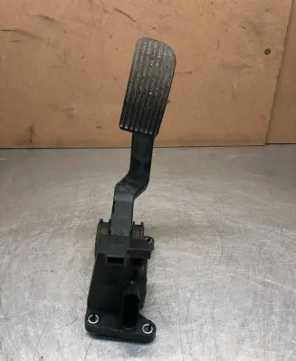 Mercedes-Benz Vito Viano W638 Accelerator throttle pedal A9013000404 489110659 0281002335