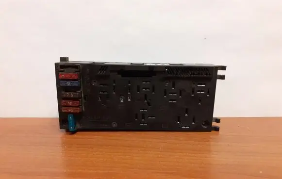 Mercedes-Benz E W210 Fuse box set 0025451901 0005401050
