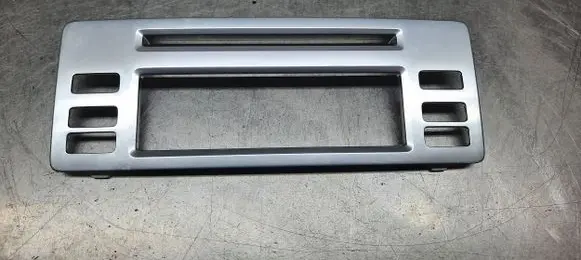 Volvo V70 Front door window/glass frame 30643648