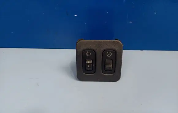 Mitsubishi Pajero Headlight level height control switch MR402645