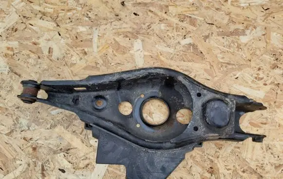 Toyota RAV 4 (XA40) Rear upper control arm/wishbone