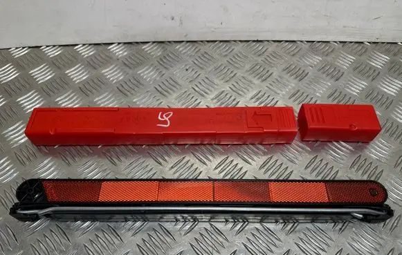 Volkswagen PASSAT B8 Emergency warning sign 1T0860250A