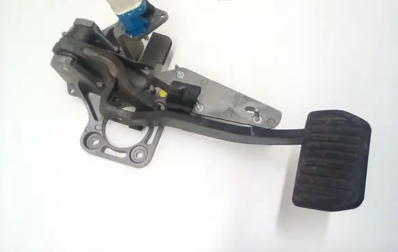Volvo S80 Brake pedal 30643745