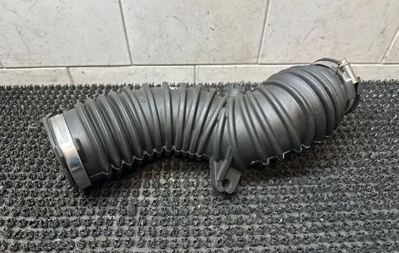 Renault Megane III Air intake duct part 8200907900
