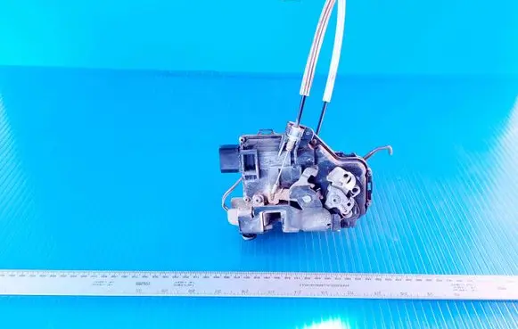 Audi A4 S4 B8 8K Front door lock 4B1837016B