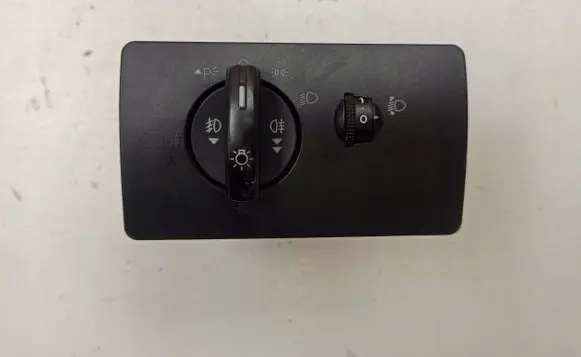 Ford Mondeo Mk III Light switch 1S7T13A024BB