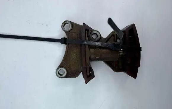 Volkswagen PASSAT B6 Timing belt/chain tensioner 06F109217A 34623220