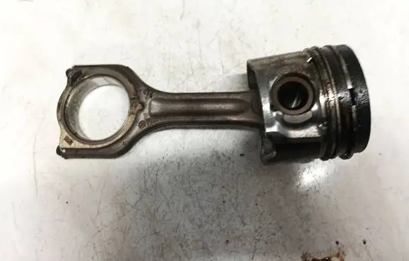 Peugeot 308 Piston with connecting rod 