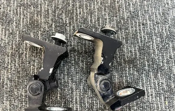 Volkswagen Golf VII Front door upper hinge 8K0831401P A046574