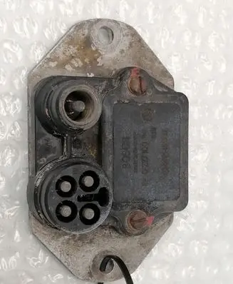 Mercedes-Benz E W123 Ignition amplifier control unit 0025451832