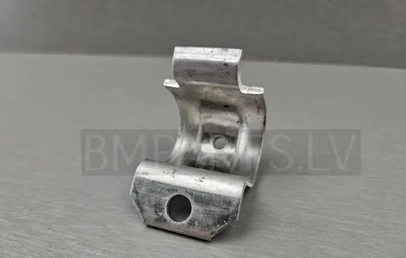 BMW 5 E39 Sway bar bush bracket, rear 33551092074 1092074