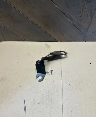 Radiator mount bracket