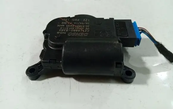 Volkswagen PASSAT B7 Air flap motor/actuator CZ1168808360