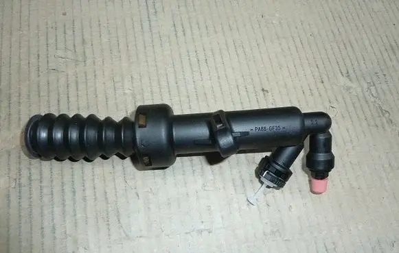 Clutch slave cylinder