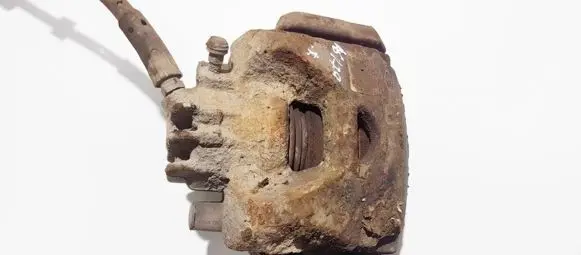 Front brake caliper