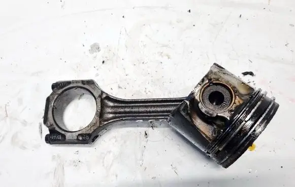 Skoda Octavia Mk1 (1U) Piston with connecting rod 