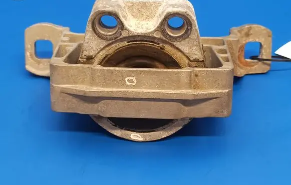 Ford Focus Engine mount bracket 199506
