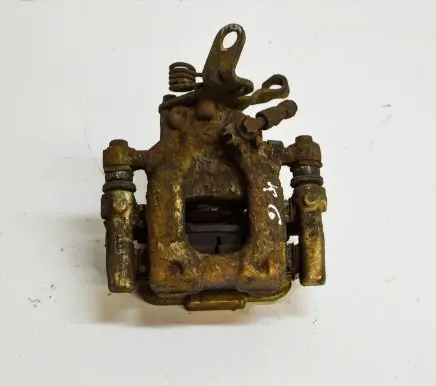Volkswagen Jetta VI Rear brake caliper
