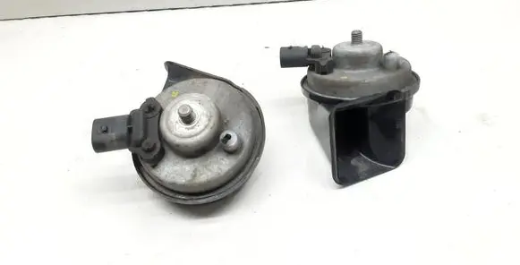 BMW 1 E81 E87 Horn signal E9001157