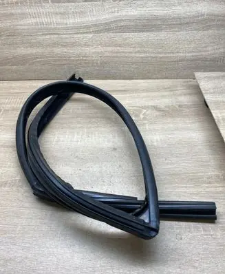 Ford Mondeo MK II Front door rubber seal M400G FORDDOORSEAL